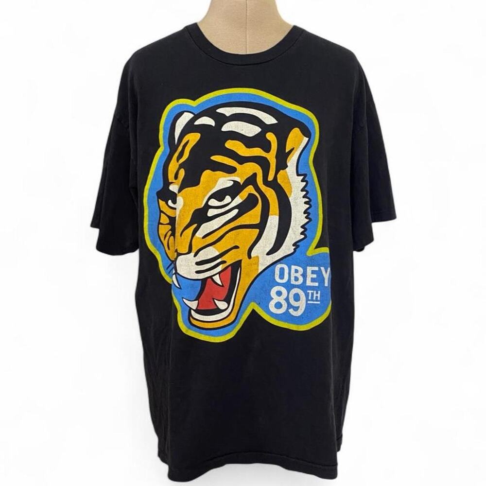 Obey tiger graphic tee size L